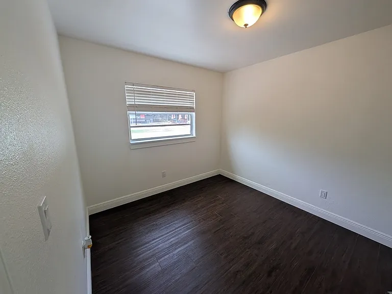 4223 W Laurel St #FRONT HOUSE — Photo 13