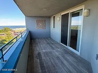 300 Ocean Ave N #D5 — Photo 4