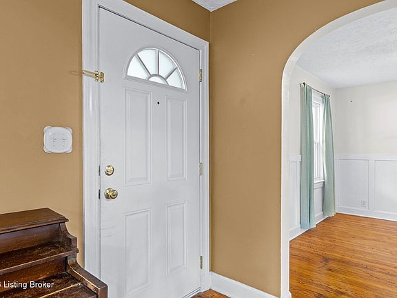 3rd image of 4703 Fegenbush Ln
