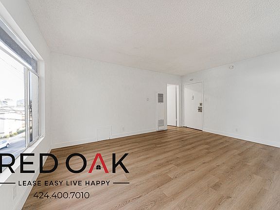 5th image of 3401 Club Dr APT 8