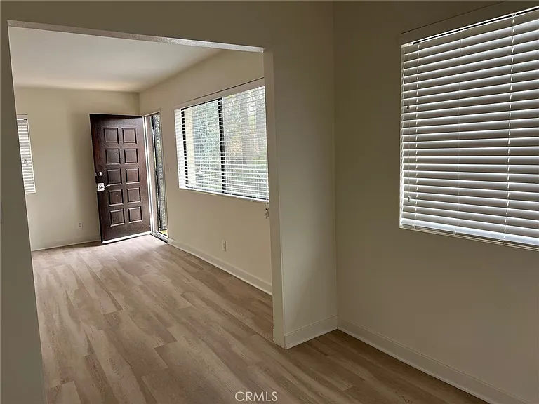 235 W 4th St — Photo 24