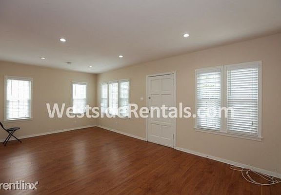3rd image of 7355 Waring Ave