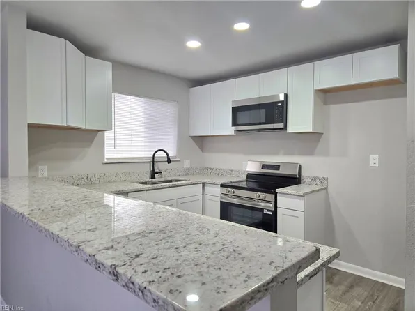 651 26th St, Newport News, VA 23607