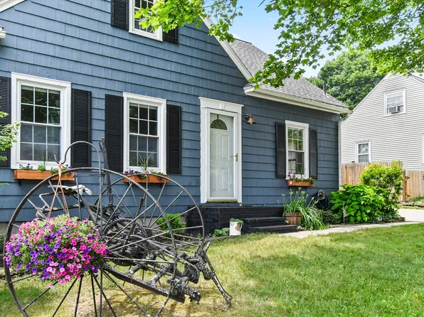 39 Velma Ave, Pittsfield, MA 01201