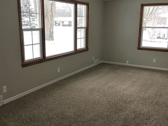 2nd image of 1327 Oakwood Dr