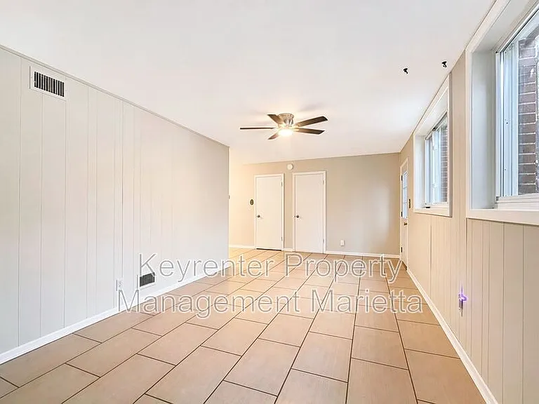 3720 Lake Dr SE — Photo 6