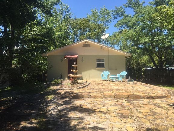 2nd image of 2401 N Lakemont Ave
