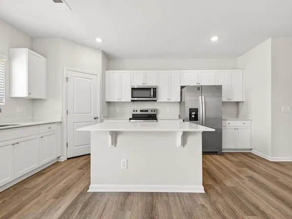 3318 Bailey Lake Dr, Fuquay Varina, NC 27526