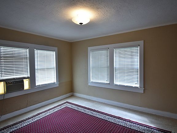 5th image of 207 E Stockton Ave