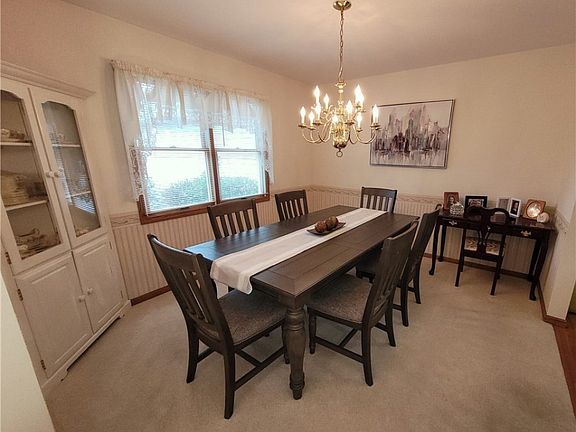 3rd image of 403 Idlebrook Dr