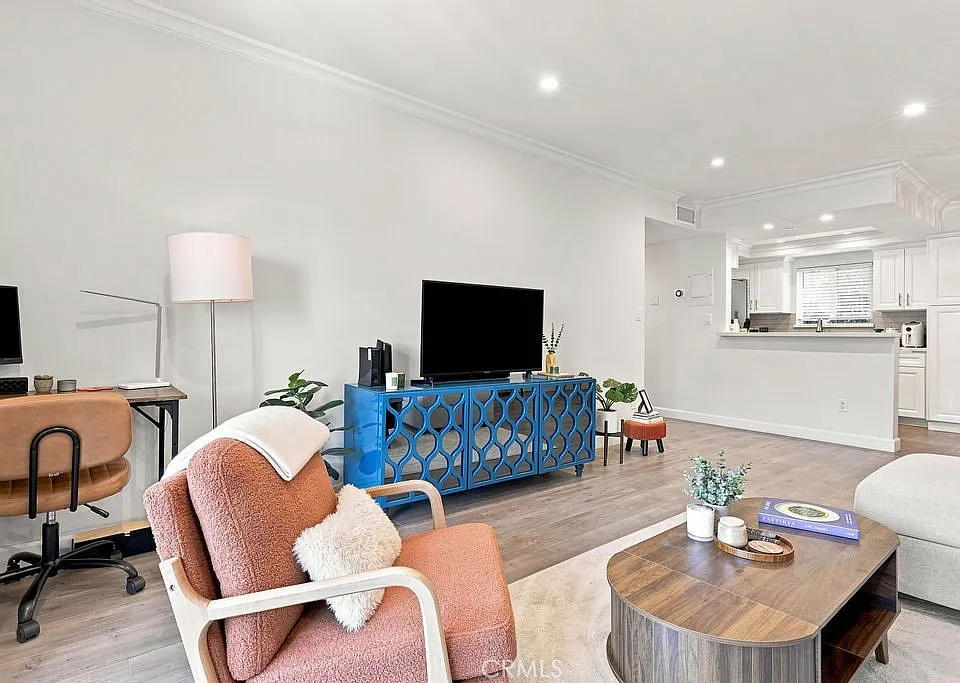 1517 E Garfield #84