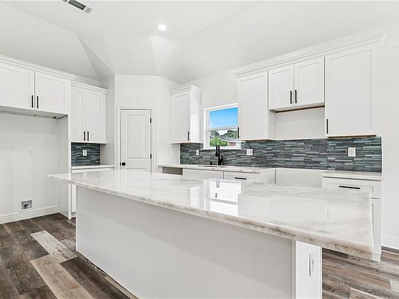 5th image of 1901 Mathis Ave