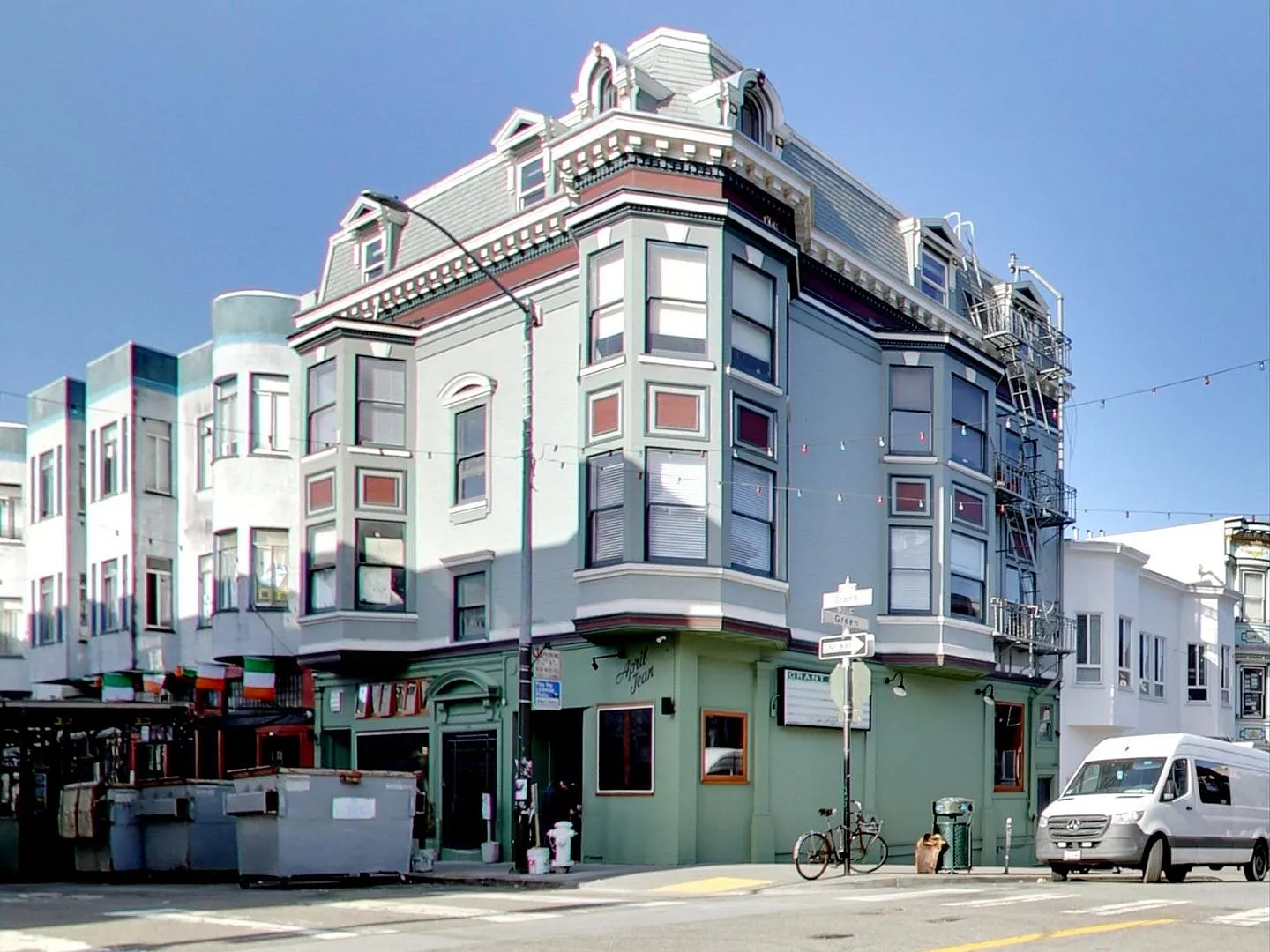 Could not be closer to the heart of North Beach In-unit laundry, Peak Telegraph Hill Location — Photo 2