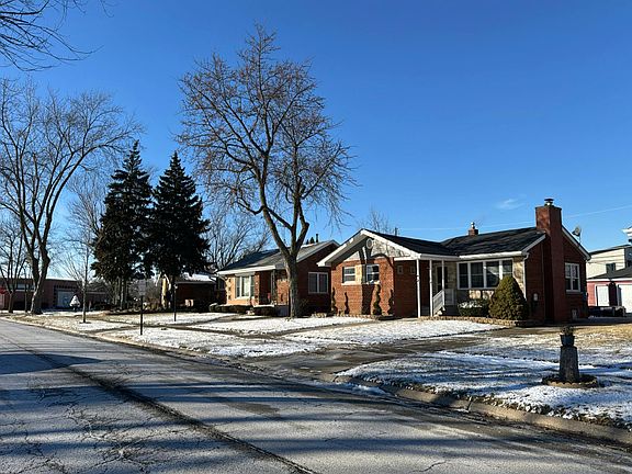 4th image of 286 Spruce Ln