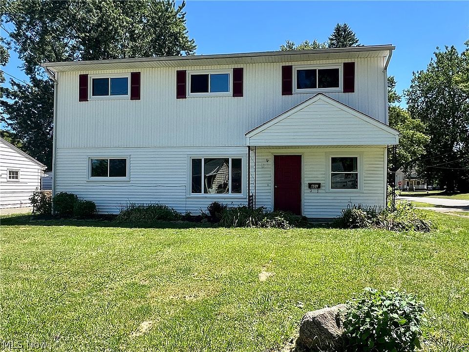 1st image of 801 Oakwood Dr