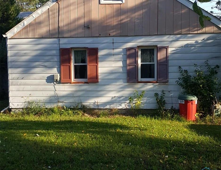 1st image of 804 Hanson St