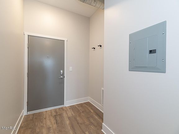 5th image of 335 Center St #206