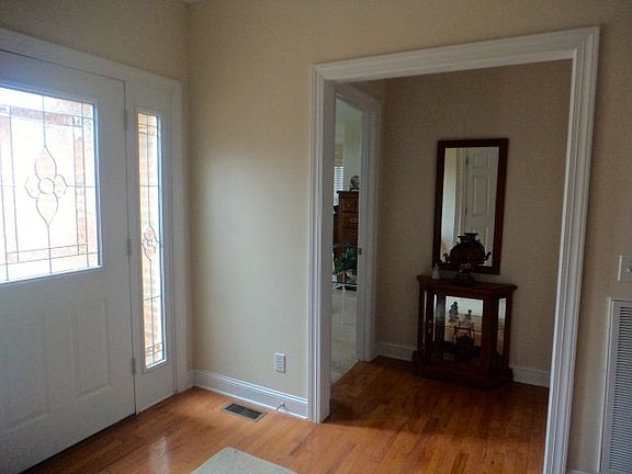 2nd image of 115 Creek Ln
