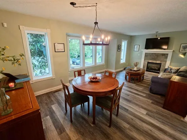 672 E Killarney Glen Ct SW, Calgary, AB T3E 7H4