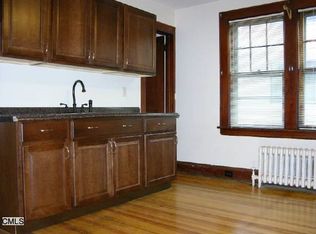 560-562 N Summerfield Ave, Bridgeport, CT 06610