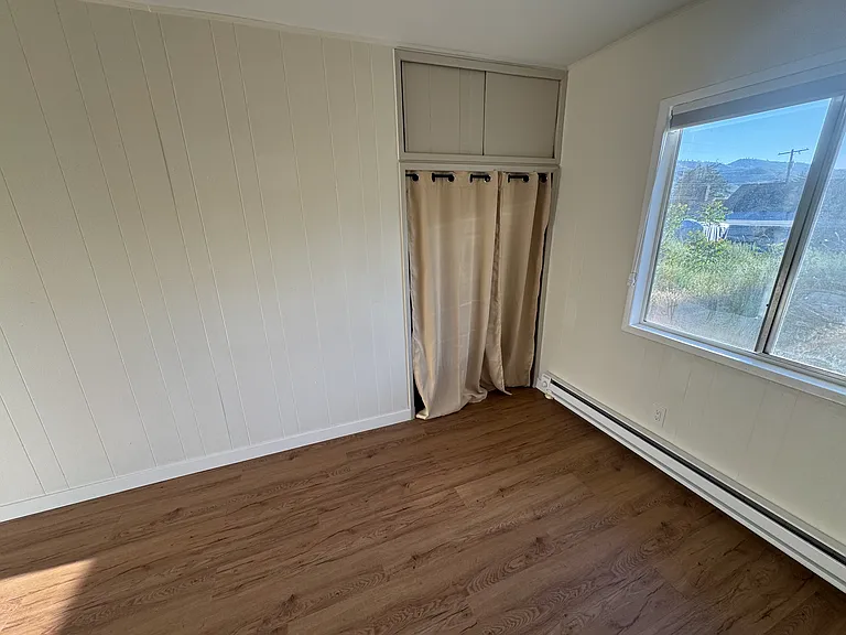 924 E Chelan Ave — Photo 16