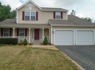 596 Crimson Dr, Crystal Lake, IL 60014