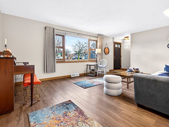 5th image of 1428 E Pershing St