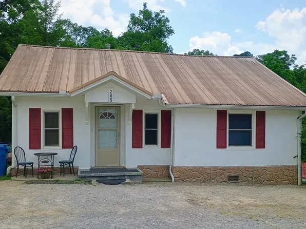 205 W Harp St, Manchester, TN 37355