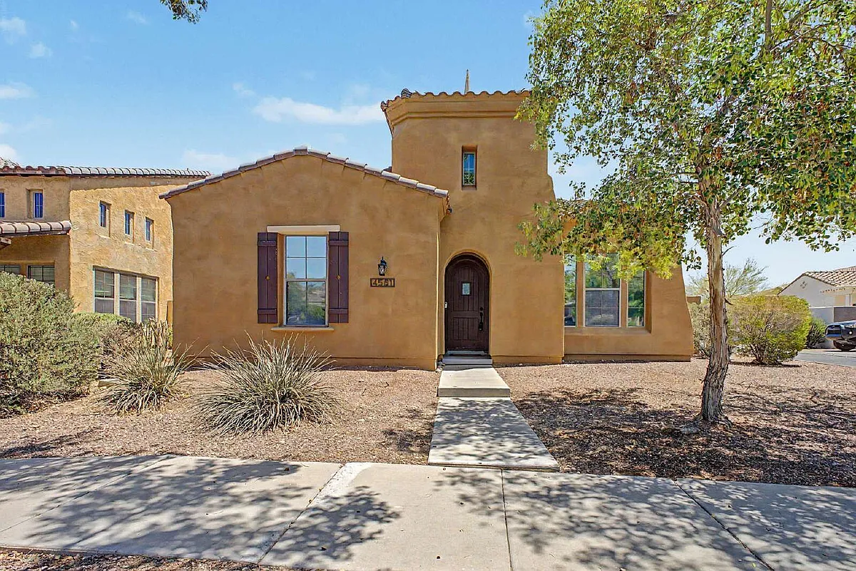 Building Photo - 4561 N Golf Dr