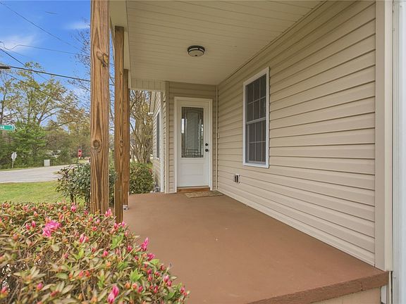 3rd image of 1000 Overbrook Dr