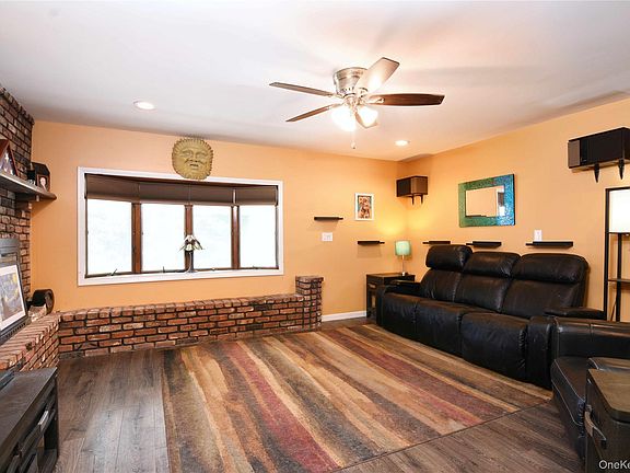 4th image of 977 Brent Drive