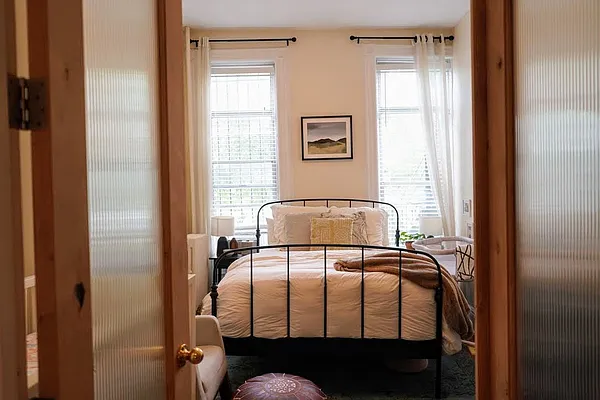 Rented by Brownstone Property Group | media 21