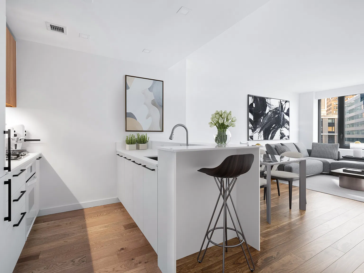 445 West 35th Street — Photo 3