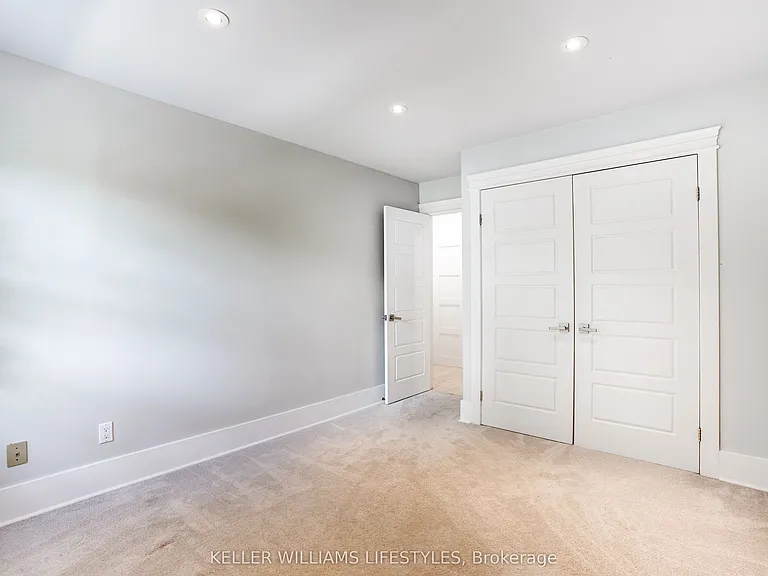 1713 Phillbrook Cres — Photo 36