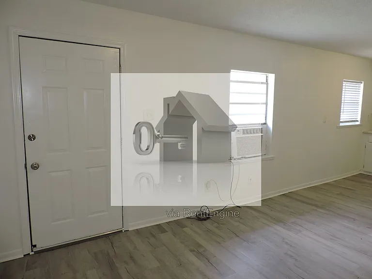 2203 Eliasberg St — Photo 3