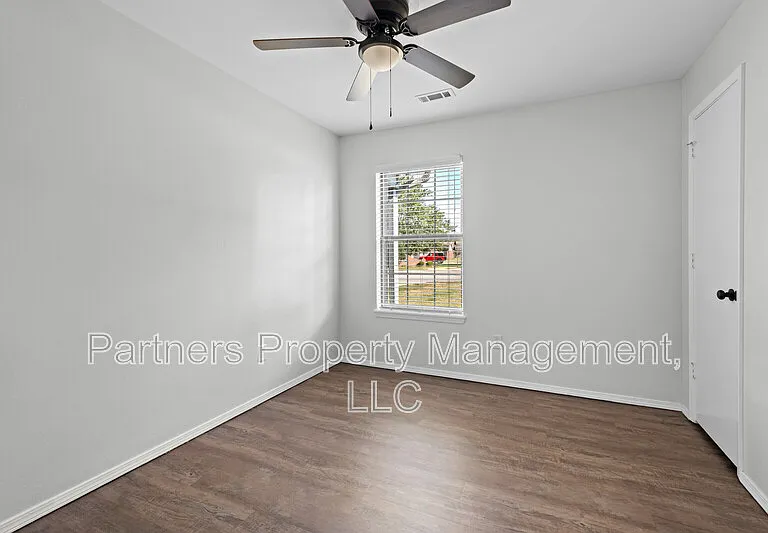 3520 W Olive St — Photo 20