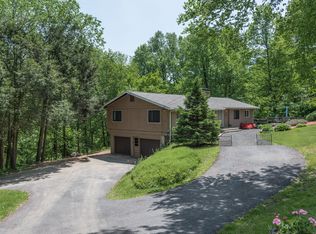 2 Parmalee Hill Rd, Newtown, CT 06470