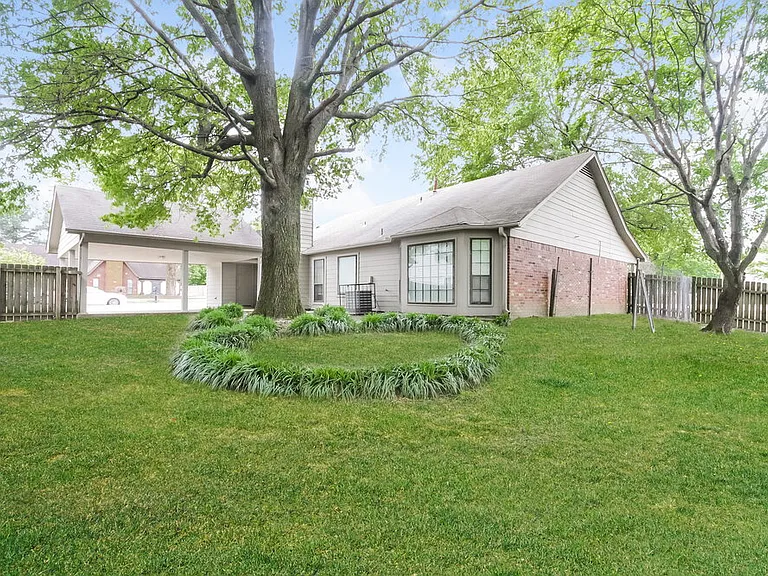 6708 Henredon Dr — Photo 23