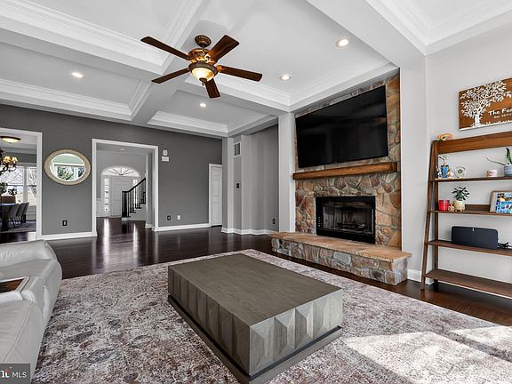 3rd image of 705 Tatum Ln