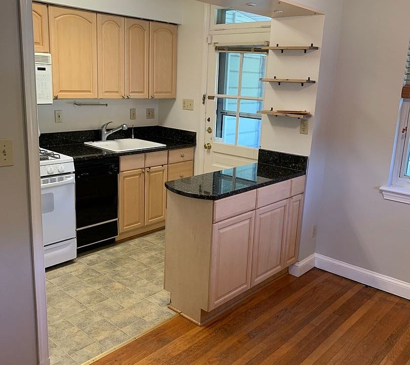 1st image of 205 Evans La