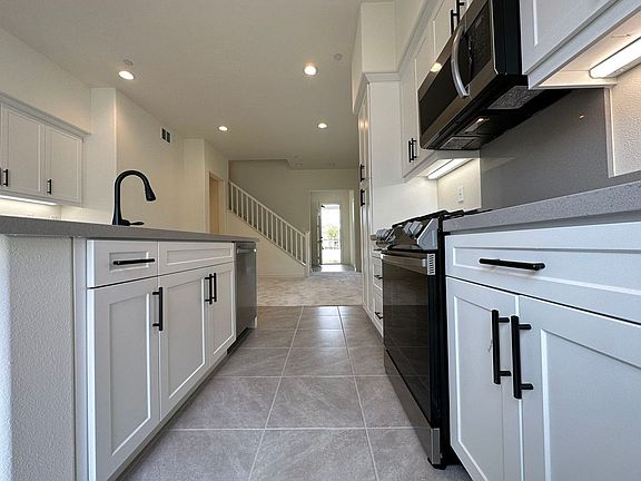 4th image of 953 E Wonder Ln