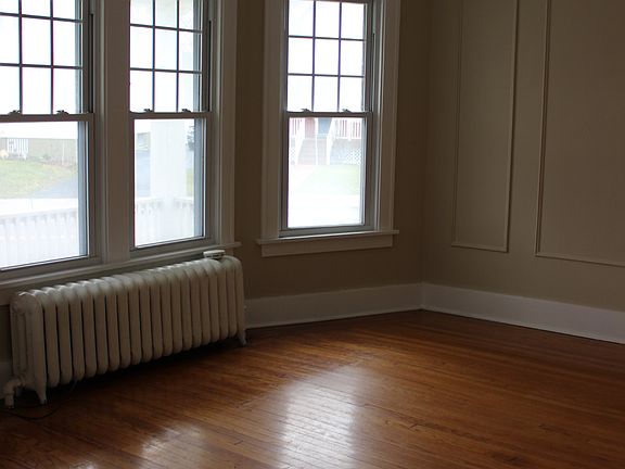 3rd image of 4 Kate St Floor 1
