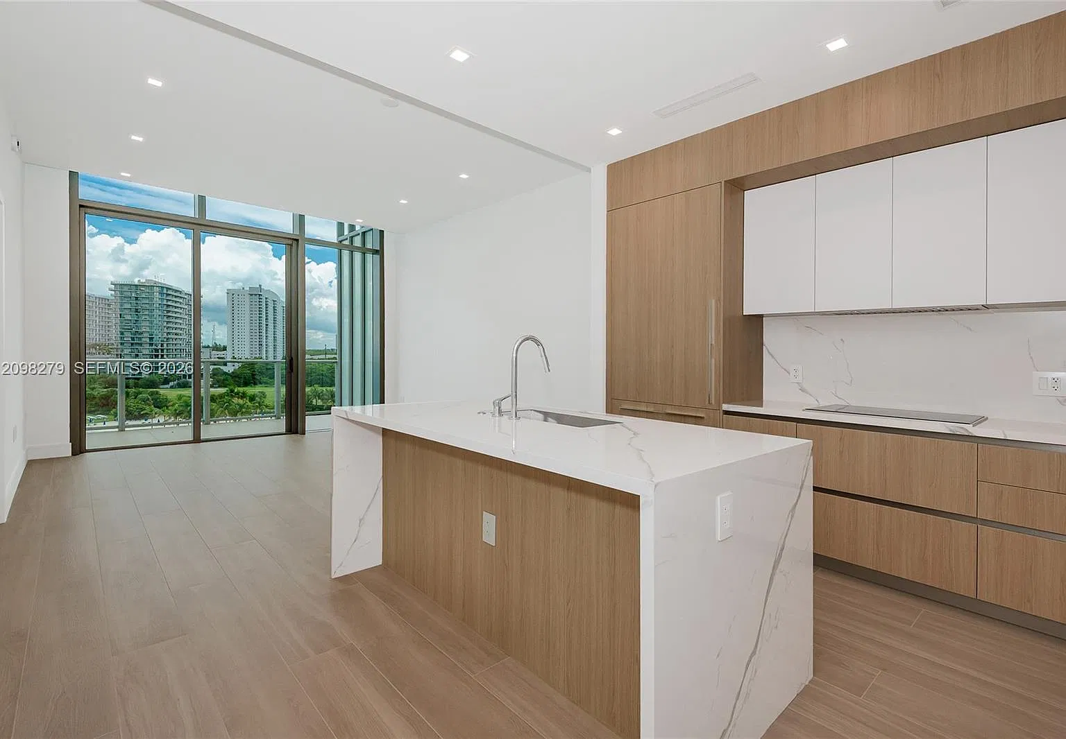 1 bed, 1.5 bath, 962 sqft, $5,900 — Photo 3