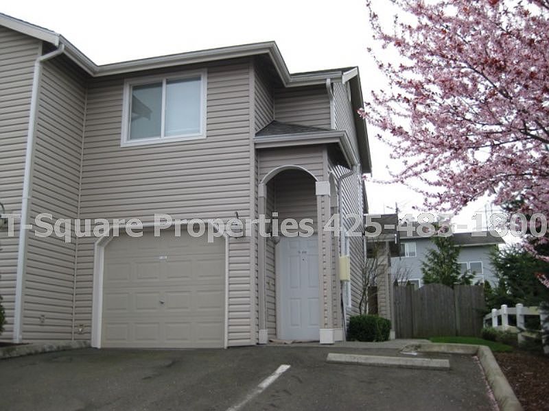 1st image of 8828 Meridian Pl NE APT 202