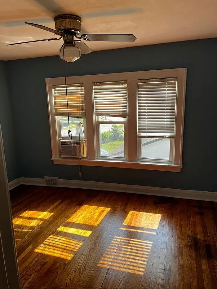 2 bed, 1.0 bath, $1,390 — Photo 2