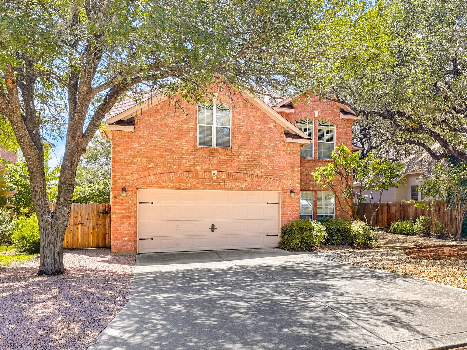 4 bed, 2.5 bath, 2640 sqft, $2,750 — Photo 2
