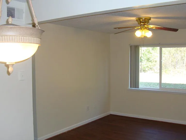 802 Central Dr — Photo 3