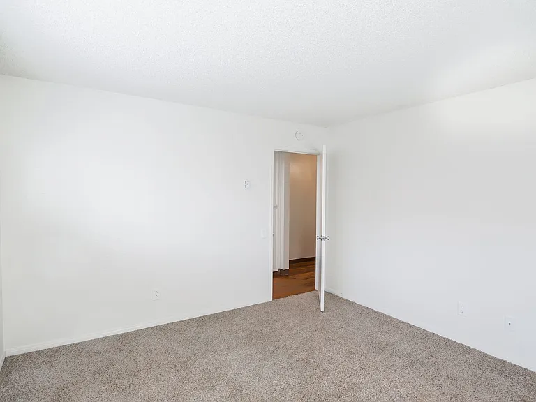 Parkview Poway Apartments — Photo 15