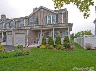 104 Rivendell Ct, Melville, NY 11747