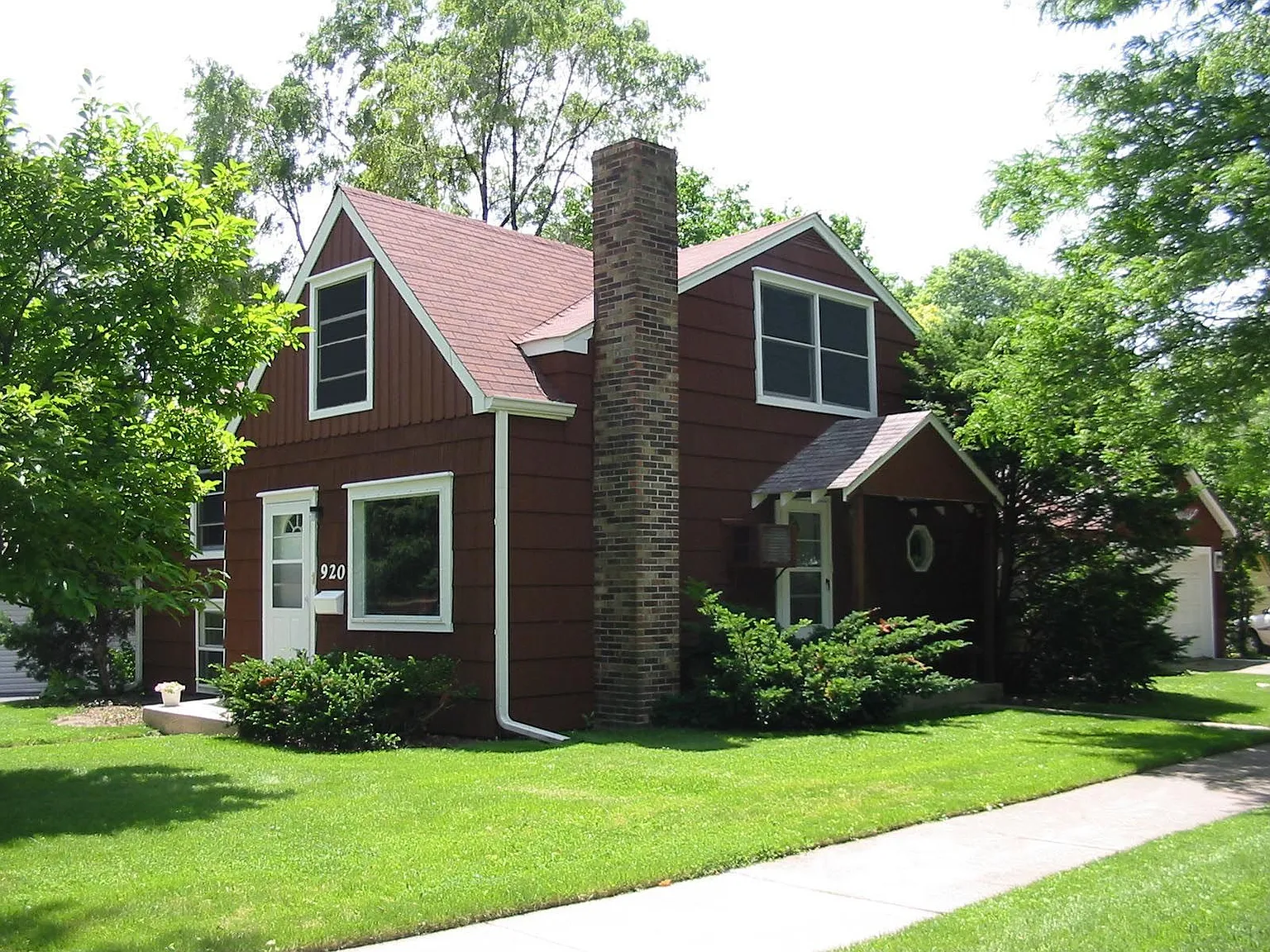 920 S Summit Ave photo 1